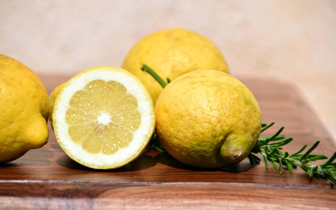 Jak wykorzystać cytrynę podczas sprzątania?