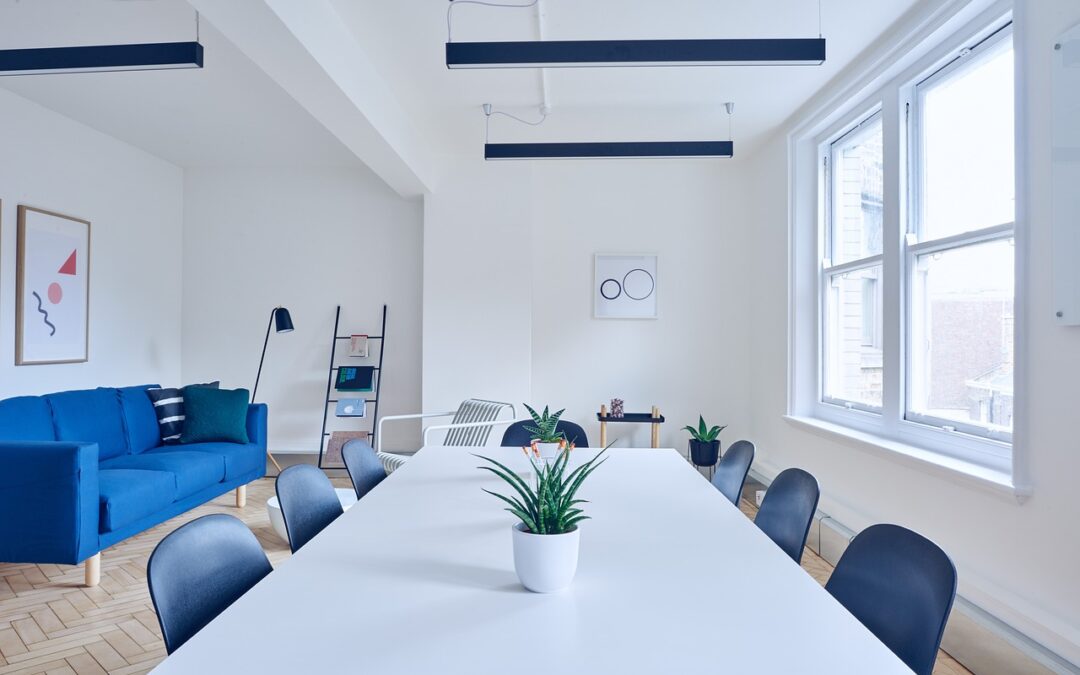 Jak myć okna, aby nie pozostawiać smug?